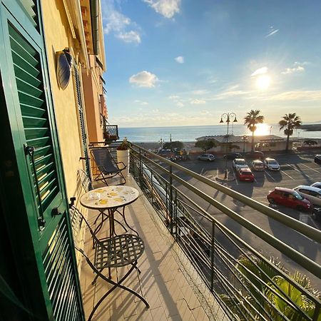 L'Eternita' E' Il Mare Mischiato Col Sole Rimbaud Apartment เวนติมิญา ภายนอก รูปภาพ